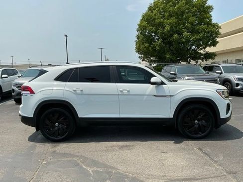 Certified 2024 Volkswagen Atlas Cross Sport SE w/ Panoramic Sunroof Package FWD image 2