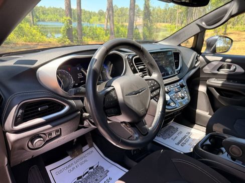 Used 2021 Chrysler Pacifica Touring w/ S Appearance Package FWD image 14