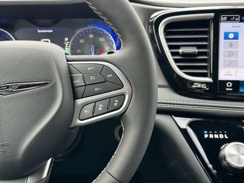 New 2026 Chrysler Pacifica Select FWD image 10