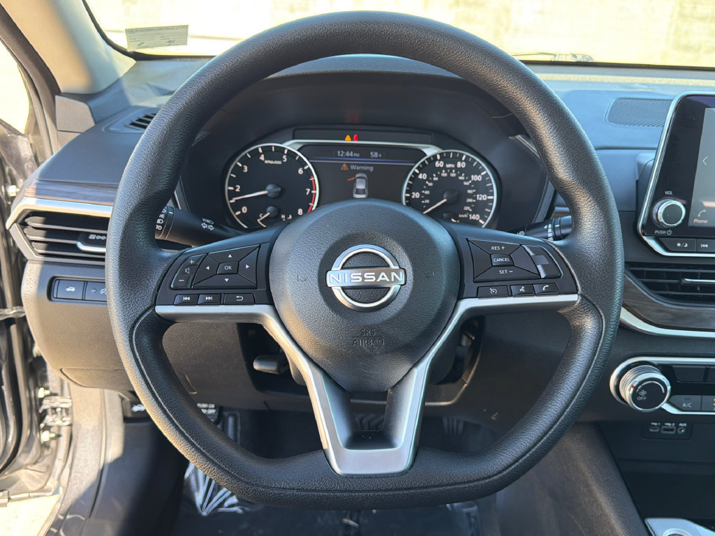 Used 2024 Nissan Altima 2.5 SV FWD image 25