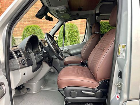 Used 2016 Mercedes-Benz Sprinter 2500 image 27