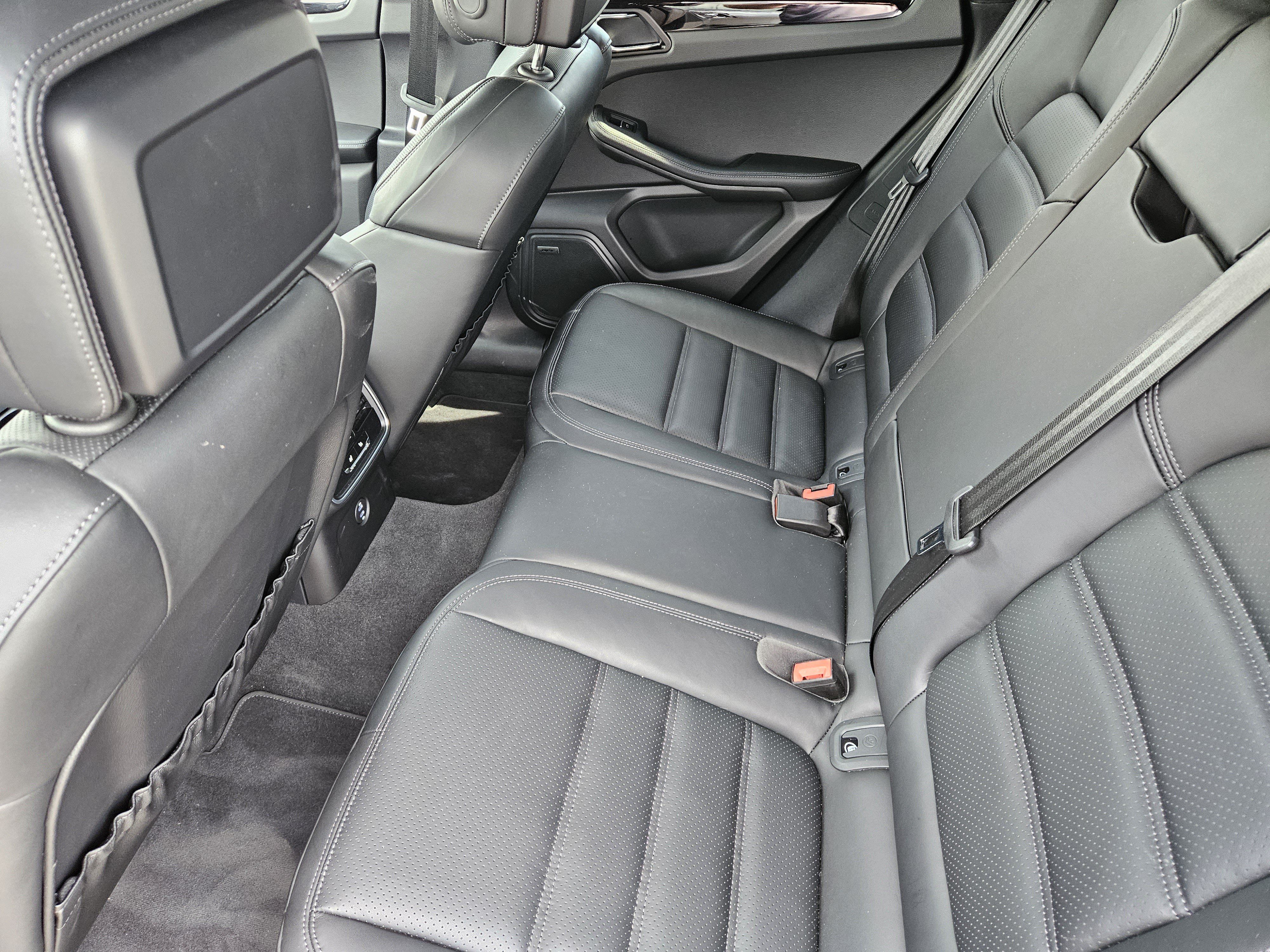Certified 2026 Porsche Macan AWD/4WD image 28