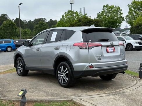 Used 2018 Toyota RAV4 LE FWD image 5