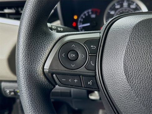 Used 2021 Toyota Corolla LE image 22