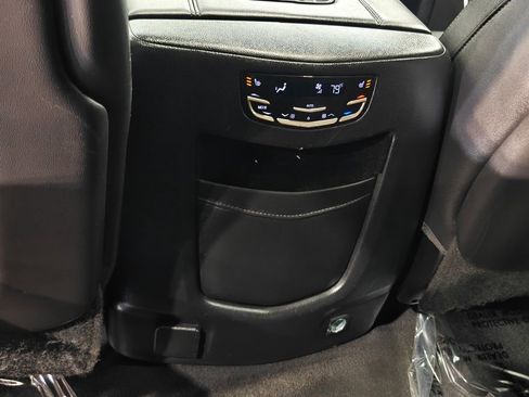Used 2016 Cadillac Escalade ESV Luxury AWD/4WD image 33