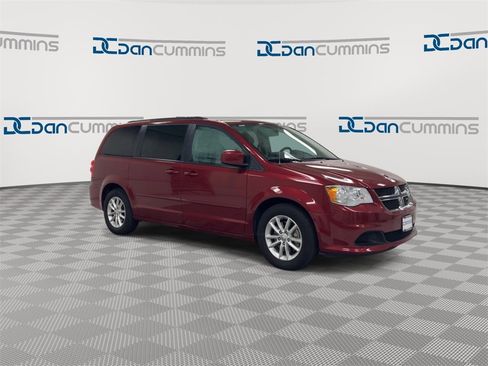 Used 2016 Dodge Grand Caravan SXT w/ Rear Park Assist Package image 2