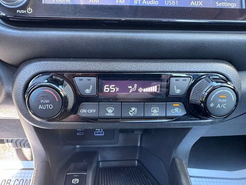 Used 2022 Nissan Kicks SR w/ Premium Package FWD image 25
