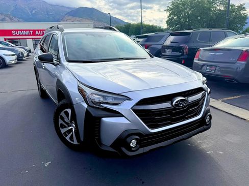 Used 2025 Subaru Outback AWD/4WD image 2