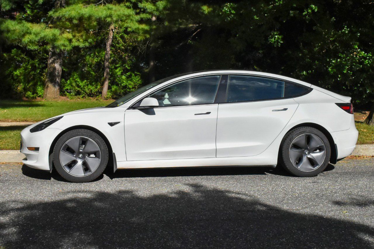 Used 2021 Tesla Model 3 Standard Range Plus RWD image 3