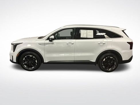 Used 2024 Kia Sorento S w/ Panoramic Sunroof Package FWD image 2