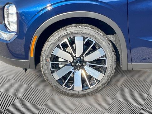 New 2025 Mitsubishi Outlander SE image 33