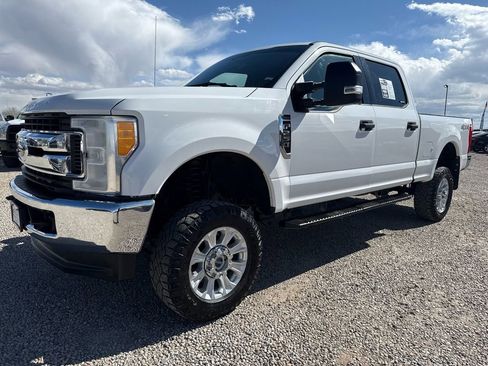 Used 2017 Ford F250 XLT w/ Advanced Security Pack image 5