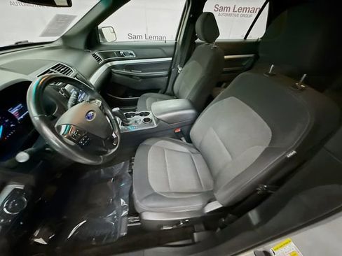 Used 2016 Ford Explorer XLT w/ Equipment Group 201A FWD image 19