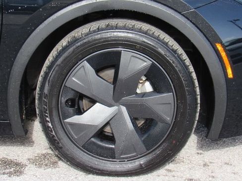 Used 2023 Toyota Prius LE FWD image 10