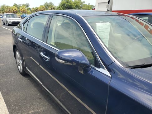 Used 2010 Lexus LS 460 L w/ Luxury Pkg RWD image 3