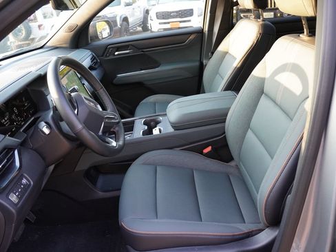 Used 2026 GMC Acadia AT4 w/ Luxury Package AWD/4WD image 5