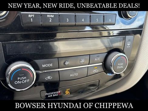 Used 2018 Nissan Rogue Sport SV image 16