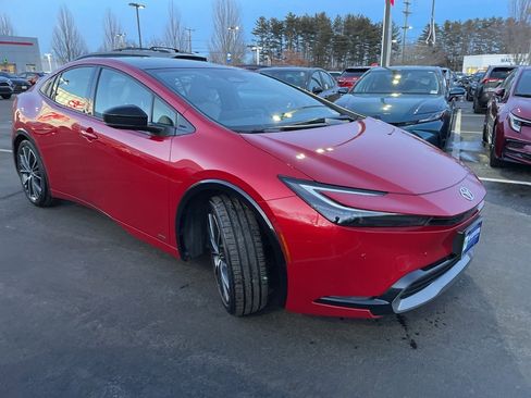 Used 2024 Toyota Prius Limited image 3