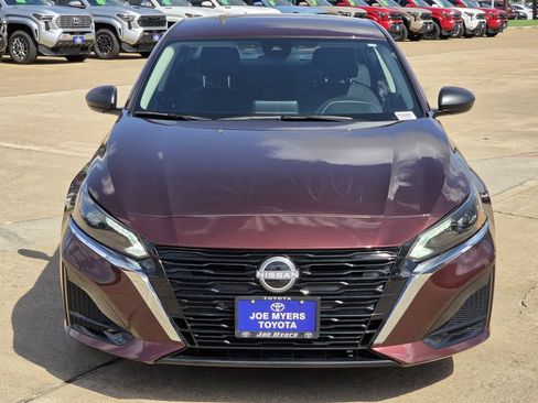 Used 2025 Nissan Altima 2.5 SV FWD image 3