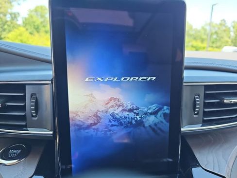 Used 2023 Ford Explorer Platinum w/ Technology Package AWD/4WD image 20
