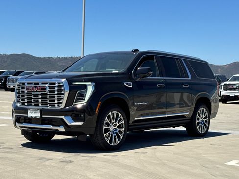 New 2026 GMC Yukon XL Denali w/ Denali Reserve Package AWD/4WD image 4