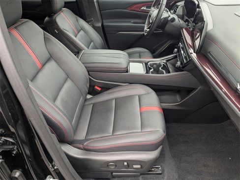 Used 2024 Chevrolet Traverse RS image 24