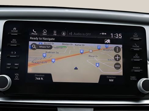 Used 2018 Honda Accord Touring image 25