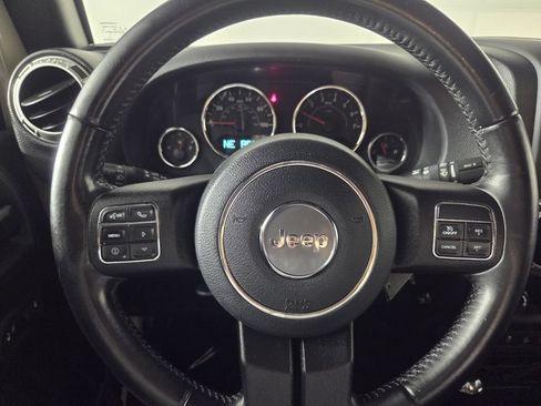 Used 2018 Jeep Wrangler Unlimited Sahara w/ Connectivity Group AWD/4WD image 15