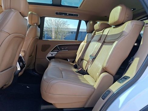 Used 2023 Land Rover Range Rover Long Wheelbase SE image 12