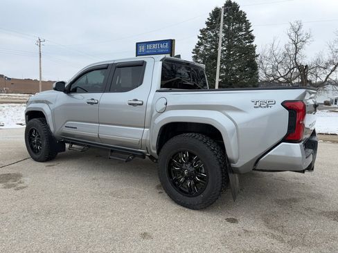 Used 2024 Toyota Tacoma TRD Sport w/ TRD Sport Upgrade Package image 13