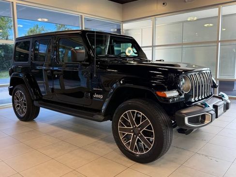 Used 2023 Jeep Wrangler Unlimited Sahara AWD/4WD image 6