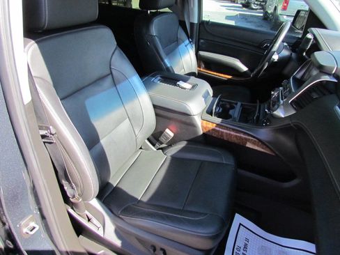 Used 2019 Chevrolet Suburban Premier image 20
