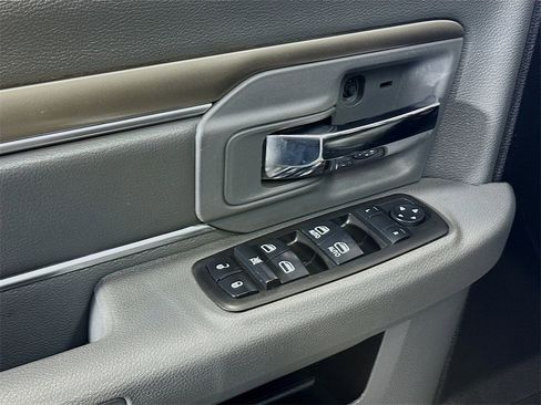 Used 2017 RAM 2500 SLT image 17