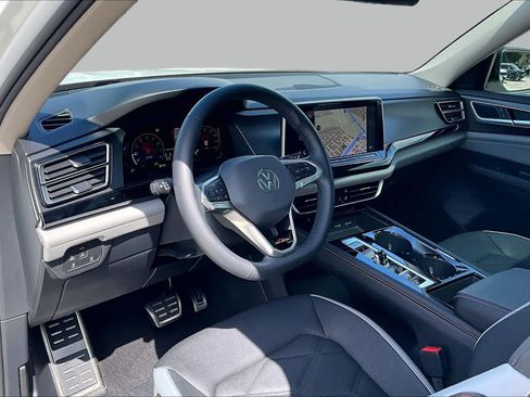 Used 2024 Volkswagen Atlas Peak Edition SEL AWD/4WD image 16