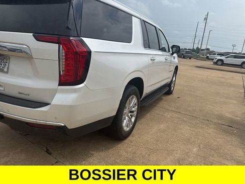 Used 2023 GMC Yukon XL SLT w/ SLT Premium Package AWD/4WD image 6