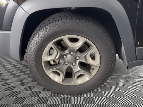 Used 2019 Jeep Cherokee Trailhawk w/ Comfort/Convenience Group AWD/4WD image 12