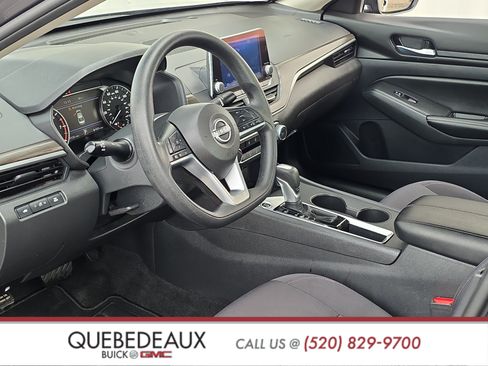 Used 2025 Nissan Altima 2.5 SV FWD image 11