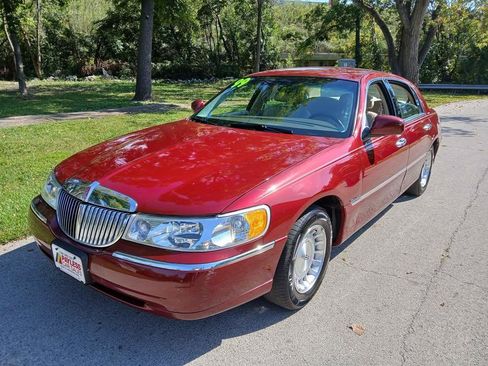 Used 1999 Lincoln Town Car Executive RWD image 2