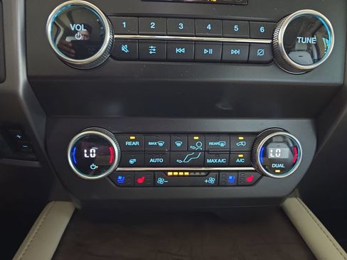 Used 2021 Ford Expedition Max Platinum AWD/4WD image 25