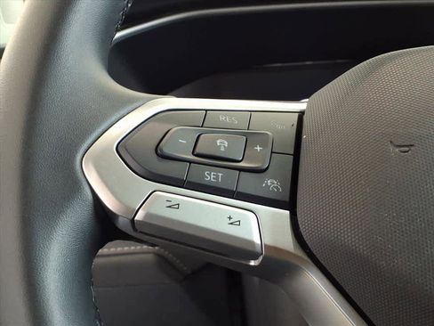 Used 2025 Volkswagen Taos SE image 14