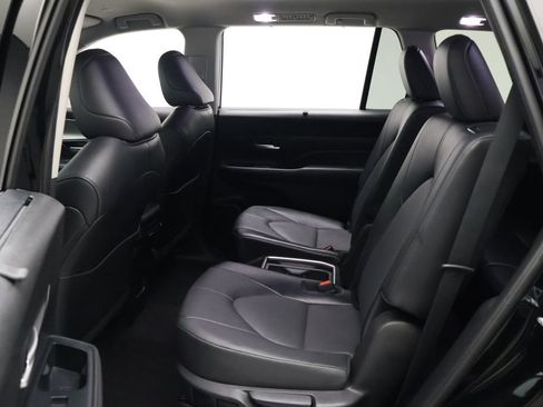Certified 2025 Toyota Grand Highlander AWD image 19