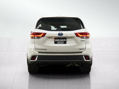 Used 2017 Toyota Highlander Limited AWD/4WD image 4