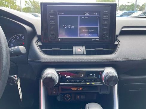 Used 2022 Toyota RAV4 LE FWD image 8