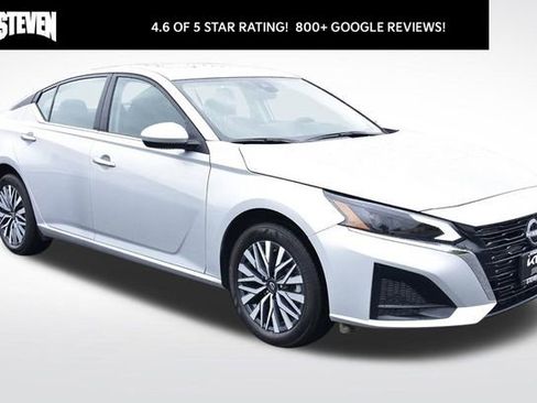 Used 2025 Nissan Altima 2.5 SV w/ SV Premium Package AWD/4WD image 6