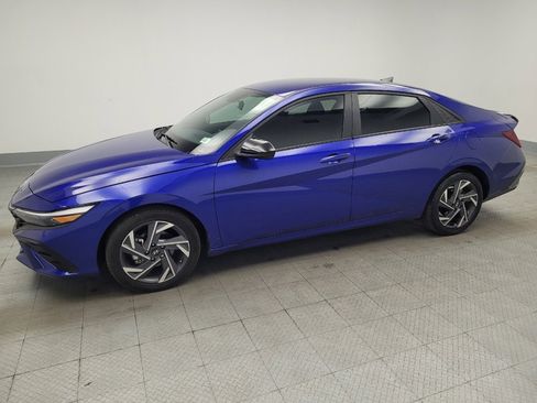 Used 2025 Hyundai Elantra Sport FWD image 2