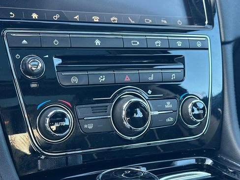 Used 2019 Jaguar XJ R-Sport image 18