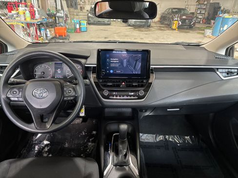 Used 2025 Toyota Corolla LE image 32
