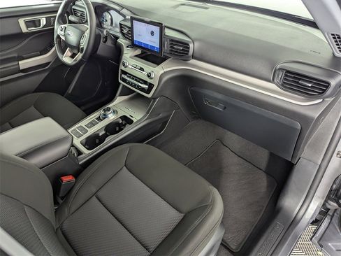 Used 2024 Ford Explorer XLT image 37