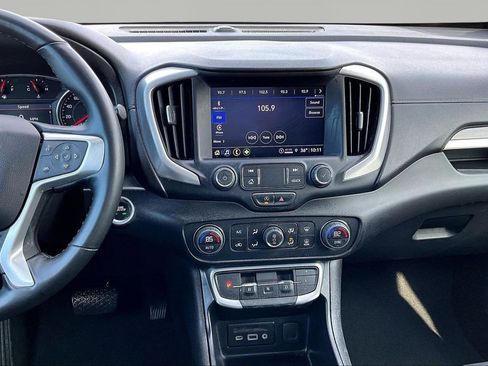 Used 2024 GMC Terrain SLT image 9