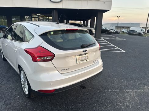 Used 2018 Ford Focus Titanium w/ Titanium Technology Package FWD image 4